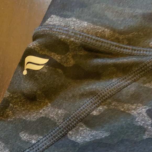 Fabletics Camo Leggings Size Small - Picture 2 of 3